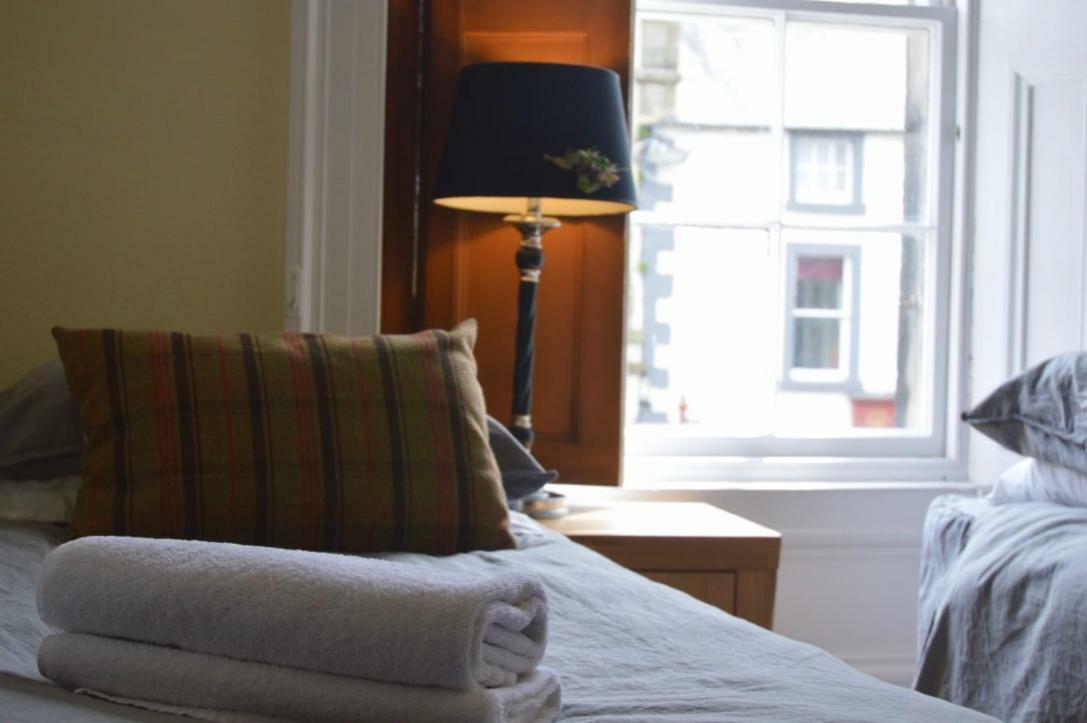John Buchan House, ピーブルス エクステリア 写真