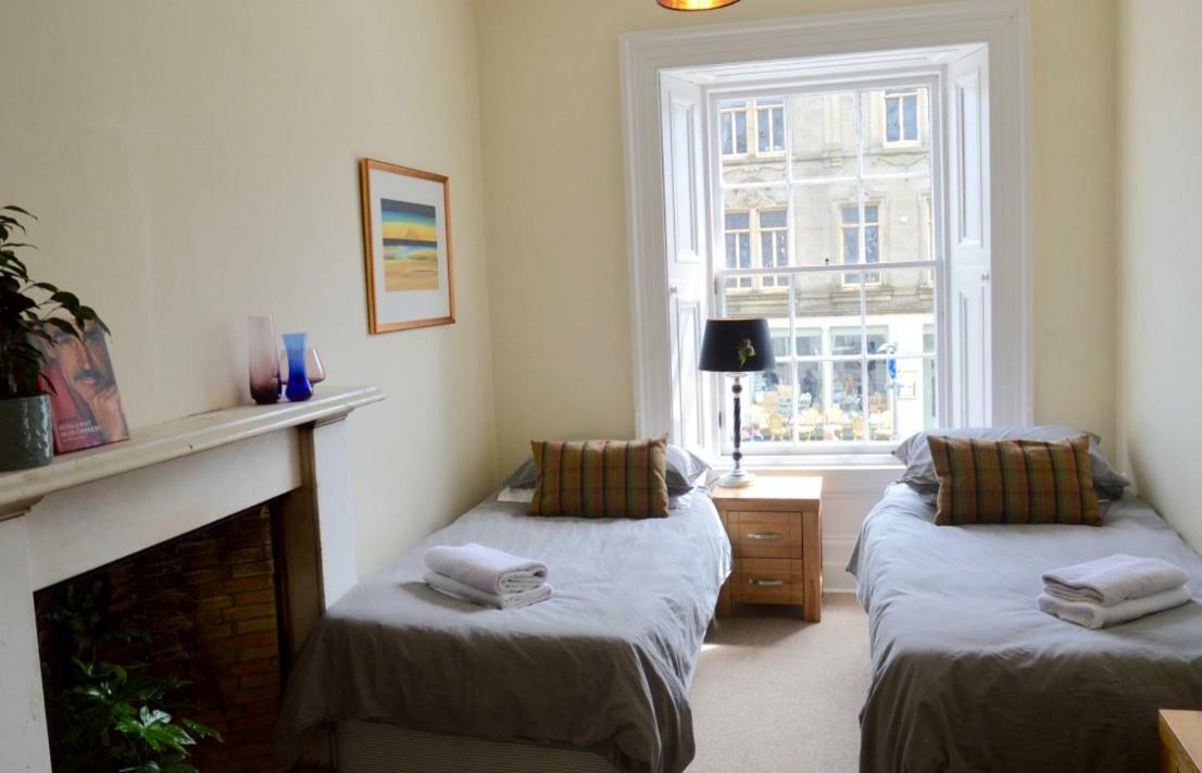 John Buchan House, ピーブルス エクステリア 写真